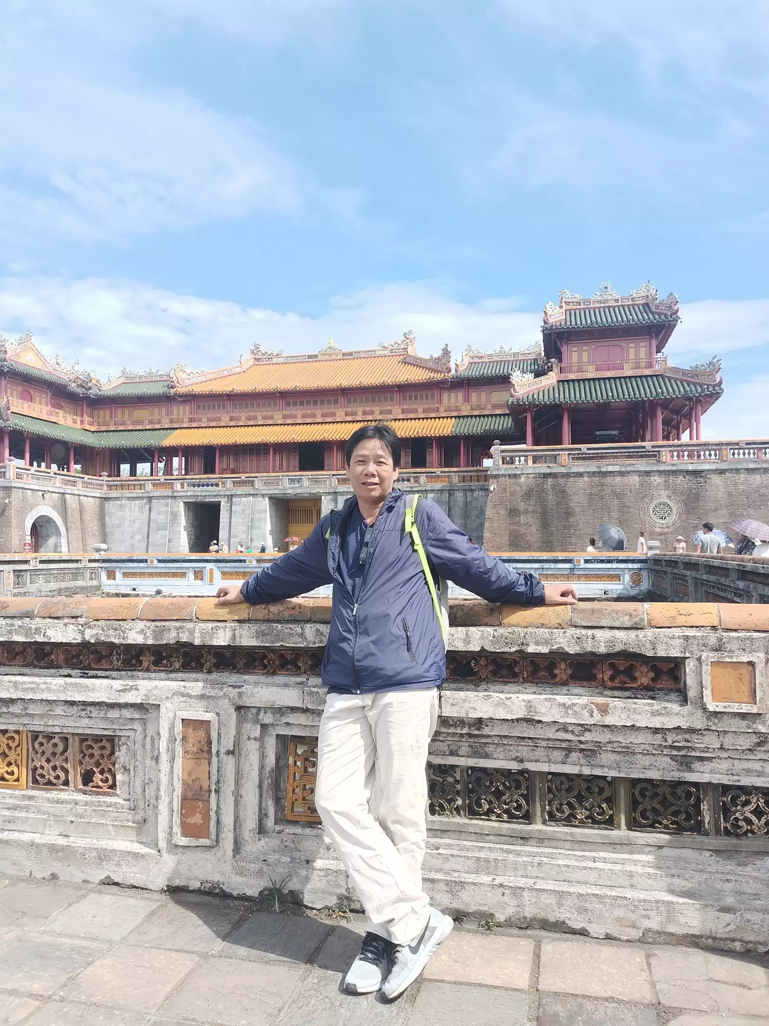 thầy giáo 52 tuổi phượt xuyên Việt ảnh 3 thay giao 52 tuoi phuot xuyen Viet anh 3