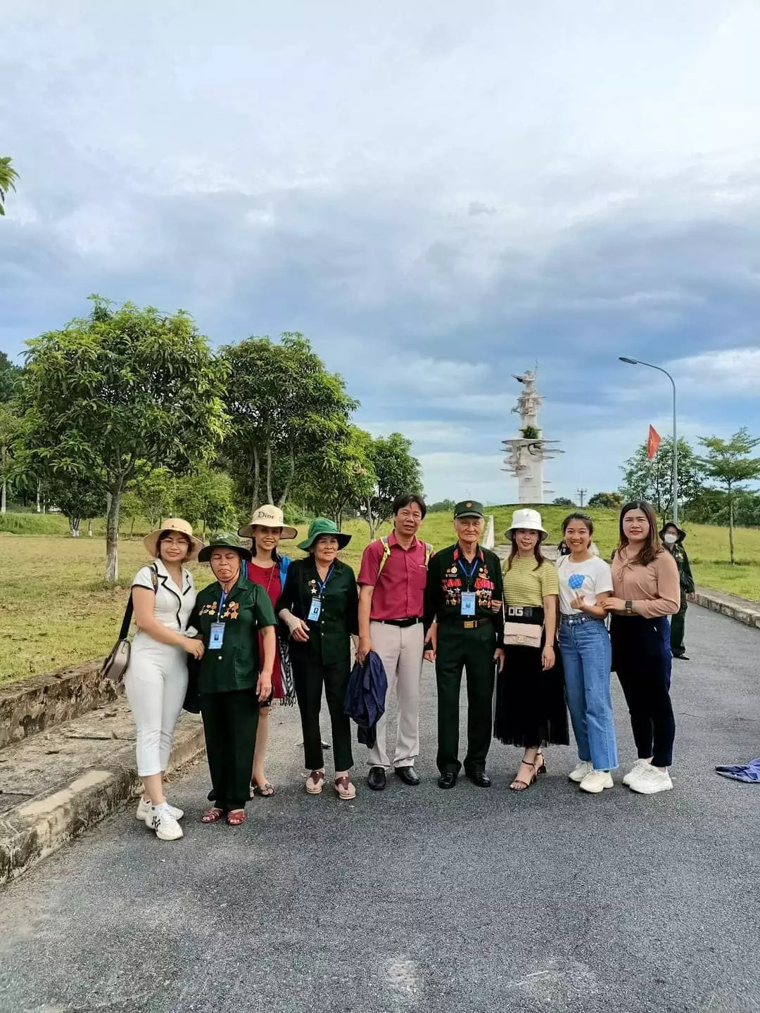 thầy giáo 52 tuổi phượt xuyên Việt ảnh 8 thay giao 52 tuoi phuot xuyen Viet anh 8