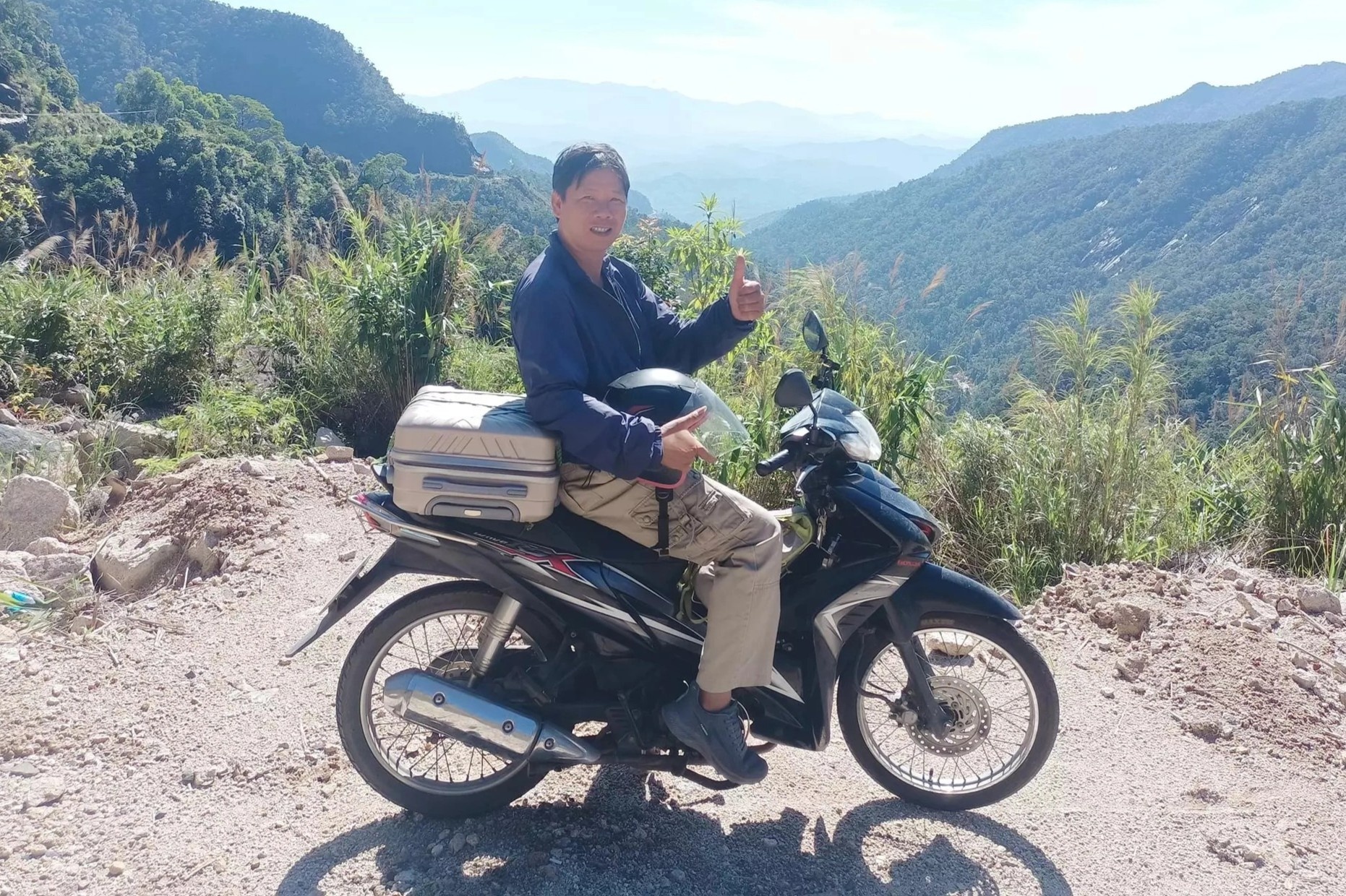 Thay giao di xe may xuyen Viet, hoan thanh tam nguyen thoi tre hinh anh