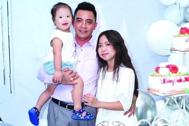 Bo don than o TP.HCM tung roi nuoc mat trong dem hinh anh