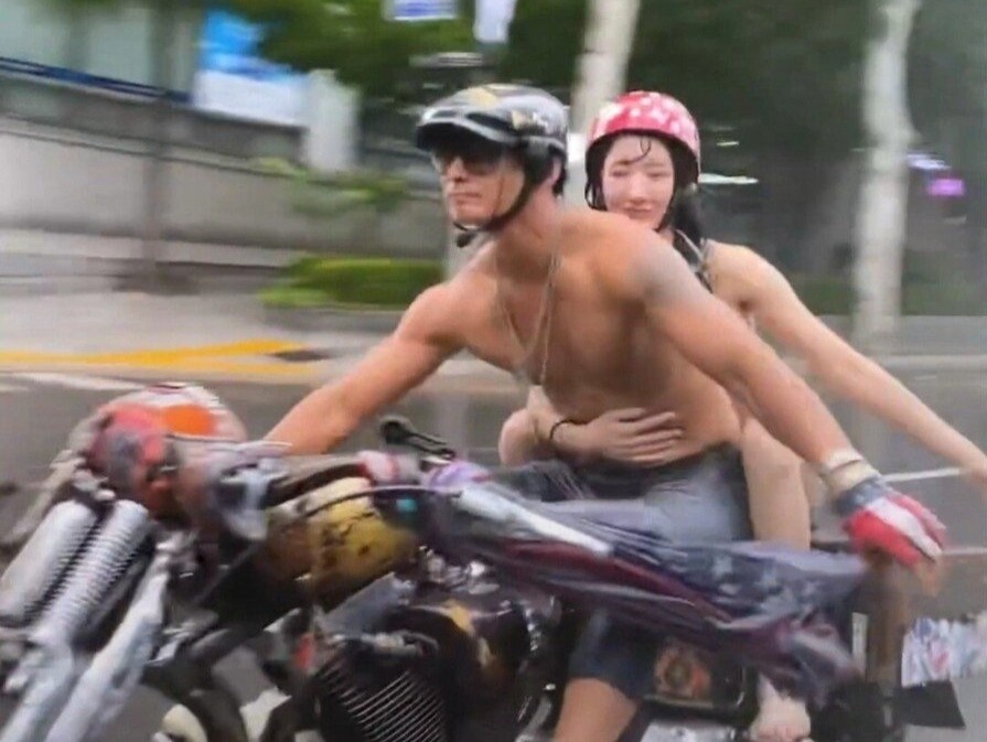 YouTuber mac bikini anh 1