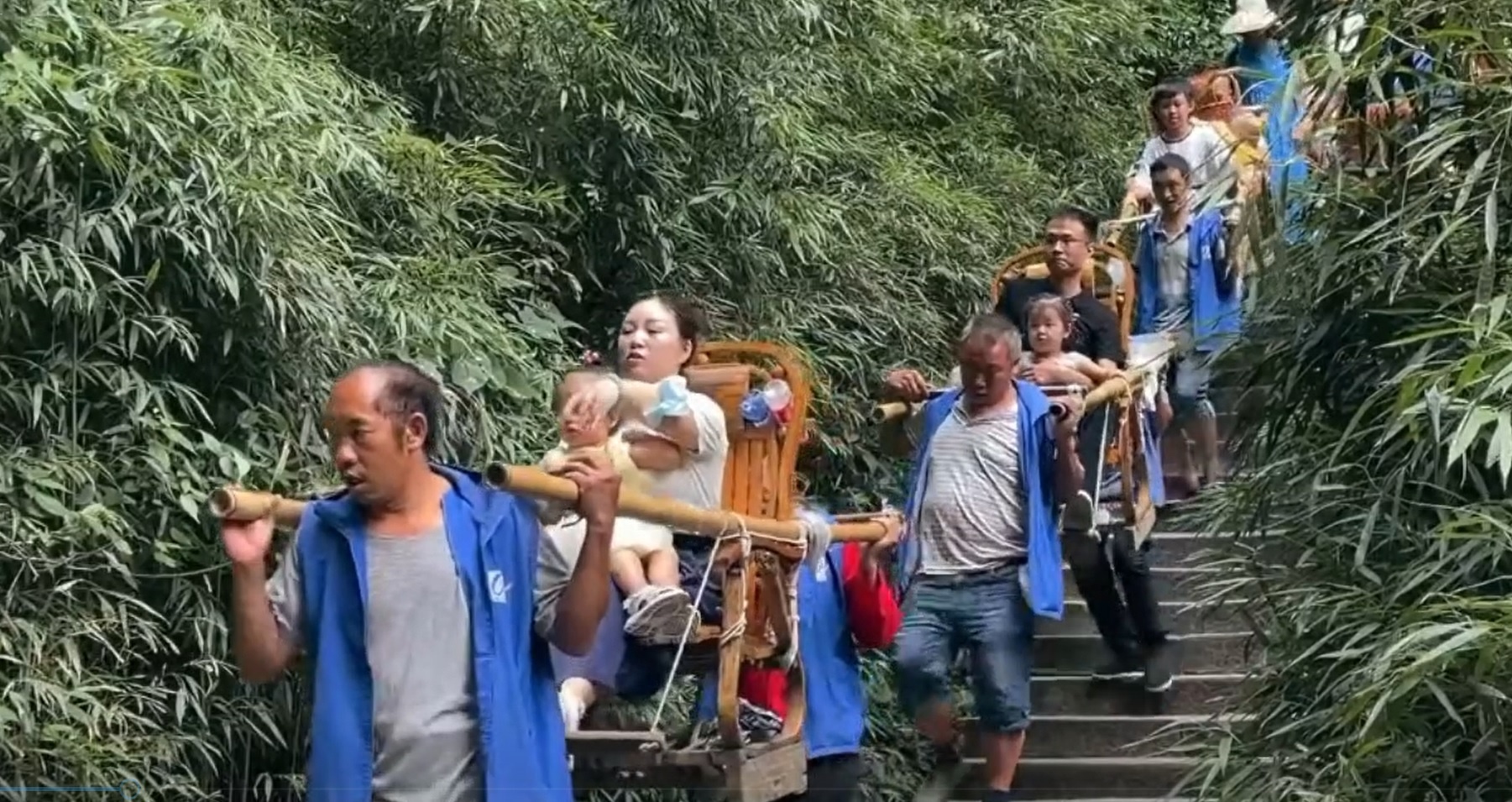 thue nguoi khieng len nui anh 2