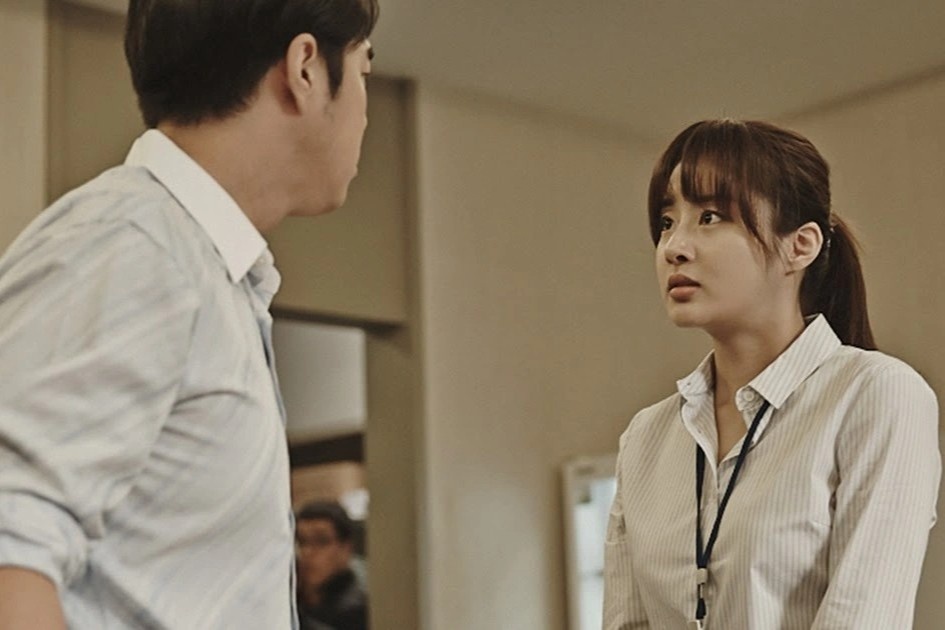 Nu nhan vien Han Quoc bi ep nau an, rua bat o van phong hinh anh