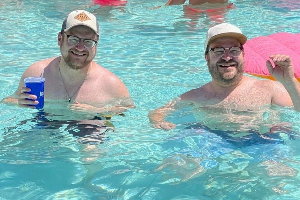 Bat ngo gap nguoi giong het minh khi di boi o My hinh anh