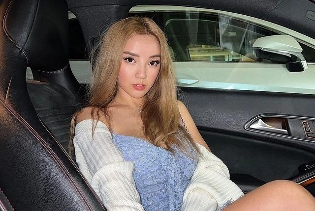 Nu TikToker lien tuc doa ma, treu con khoc de kiem view hinh anh