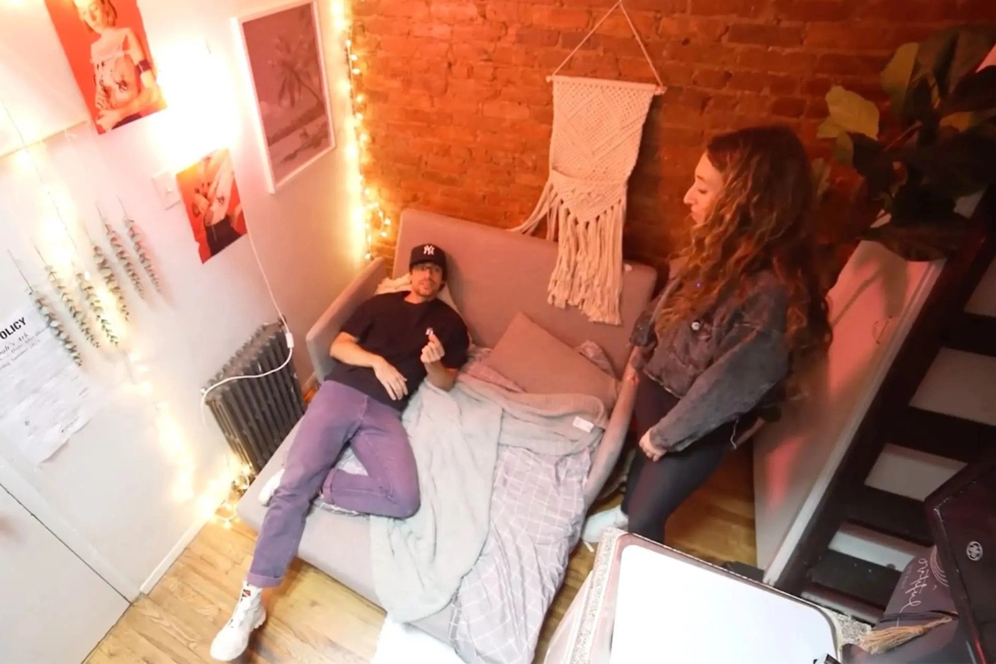 Cuoc song trong can ho hon 7 m2 o New York hinh anh