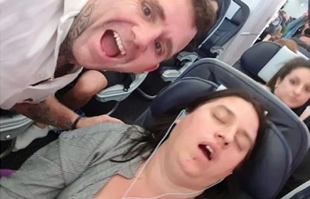 Trao luu boc phot vo chong tren TikTok hinh anh