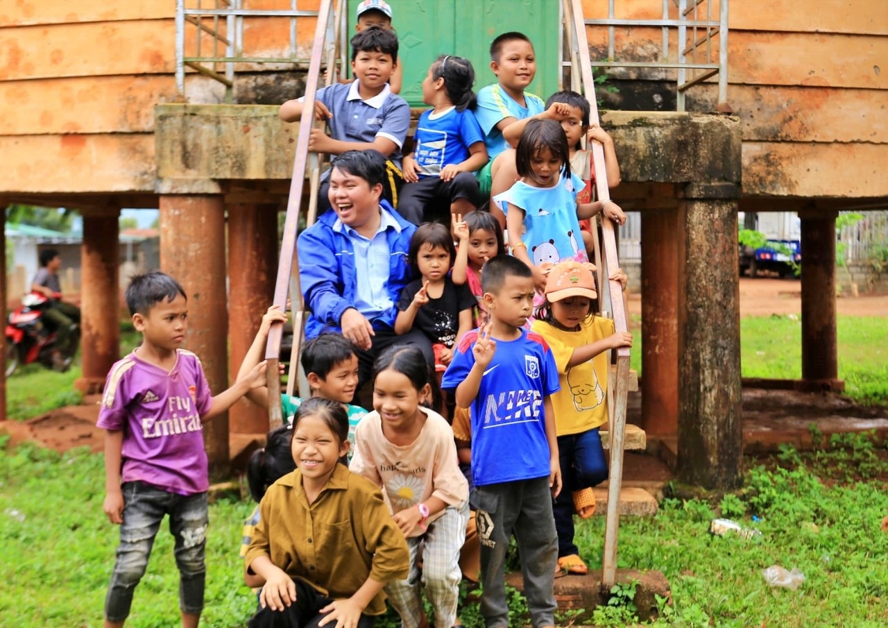 chàng trai làm thiện nguyện ảnh 3 chang trai lam thien nguyen anh 3