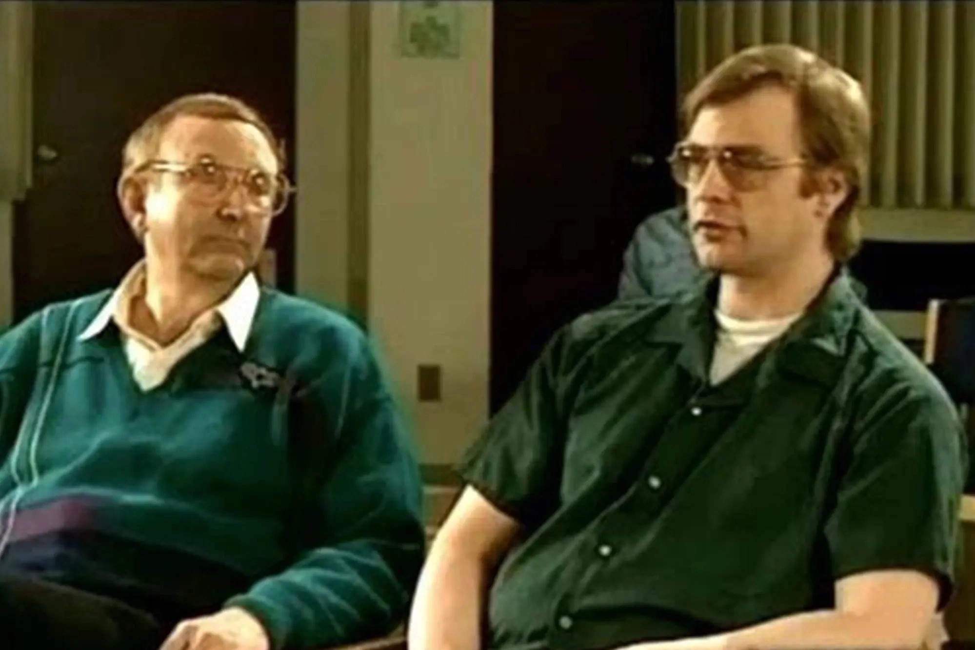 Nguoi than ten sat nhan hang loat Dahmer bi quay roi hinh anh