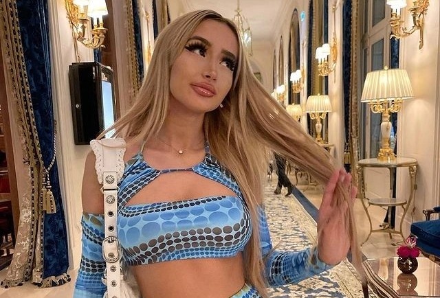 Khong duoc vao nha hang vi mac qua goi cam hinh anh