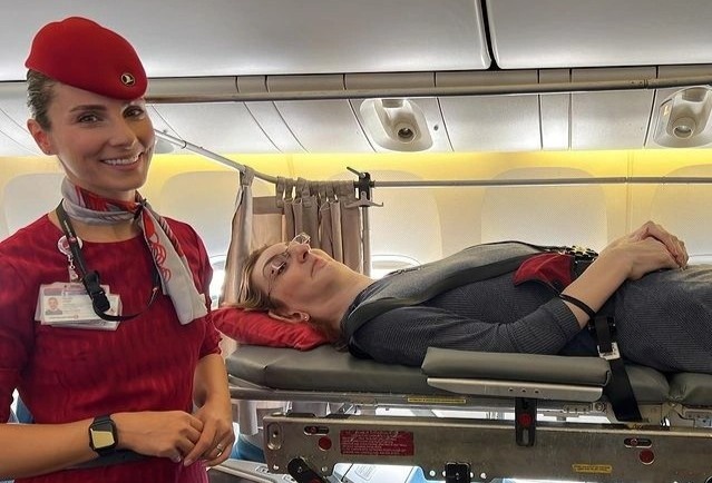 Nguoi phu nu cao nhat the gioi lan dau duoc di may bay hinh anh