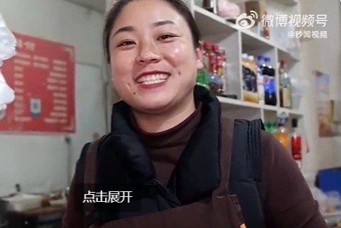 Chi gai phai kiem tien 12 nam moi mua duoc nha, xe cho em trai cuoi vo hinh anh