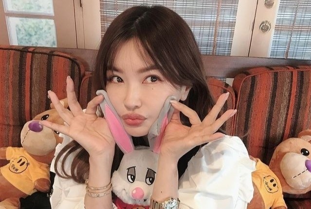 Nguoi mau Nhat Ban 51 tuoi co ngoai hinh nhu thieu nu hinh anh