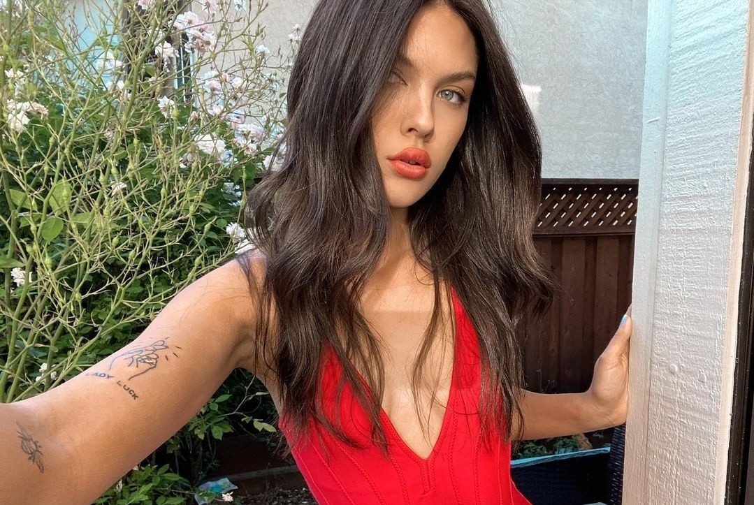 Nguoi mau met moi vi ve ngoai ua nhin hinh anh