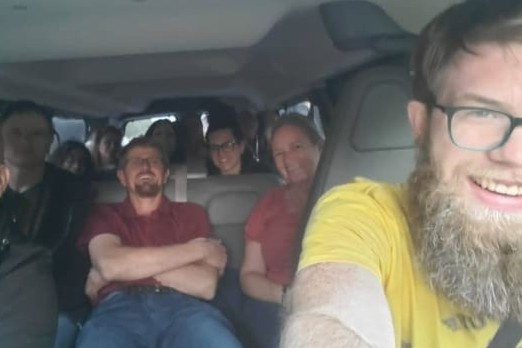 13 nguoi la bat ngo noi tieng tren mang vi thue xe di chung hinh anh