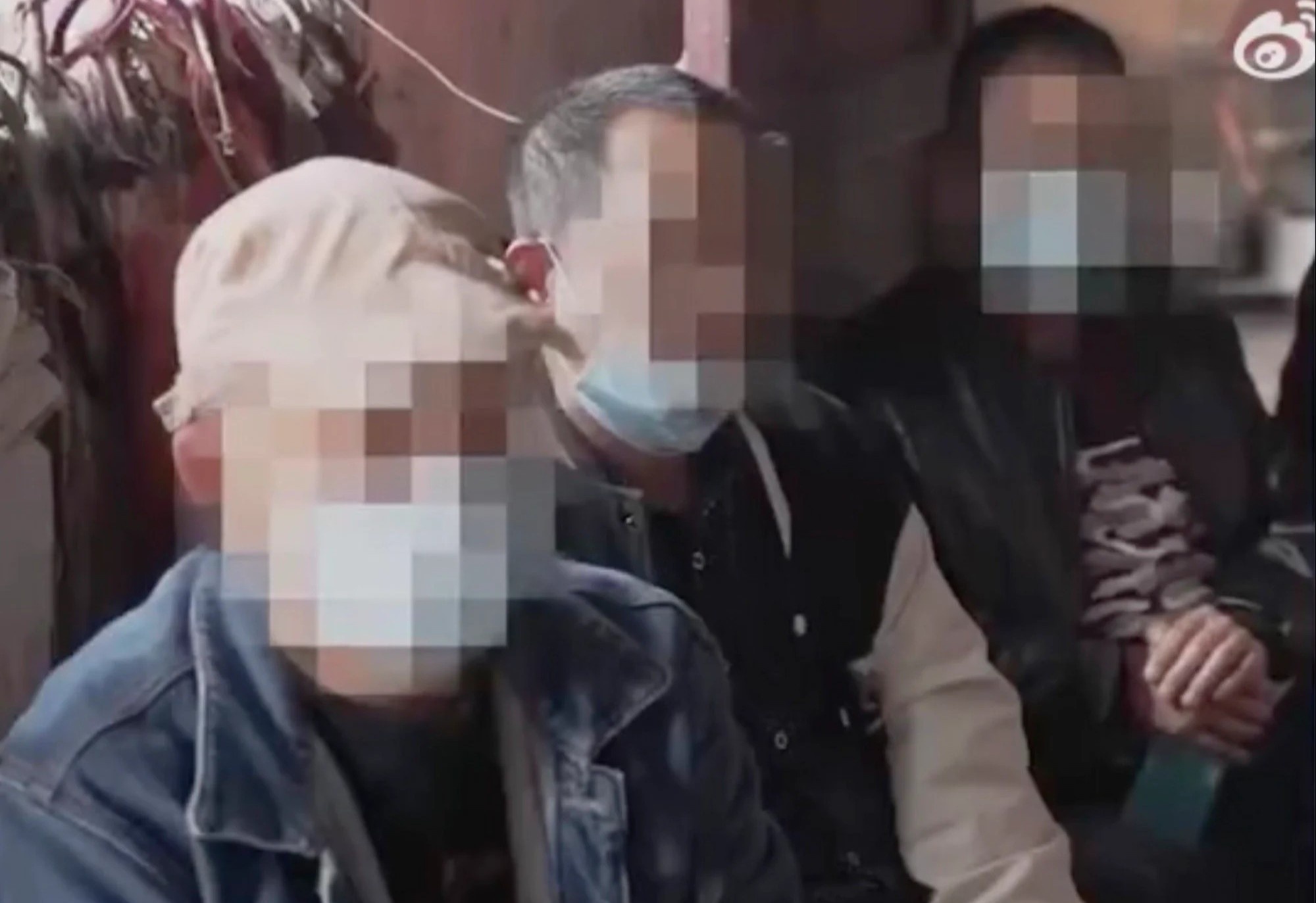 Me kien 3 con trai vi khong ai chiu cham soc minh o Trung Quoc hinh anh