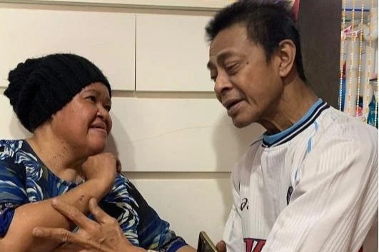 Chong lao vao can ho dang chay de cuu vo va meo o Singapore hinh anh