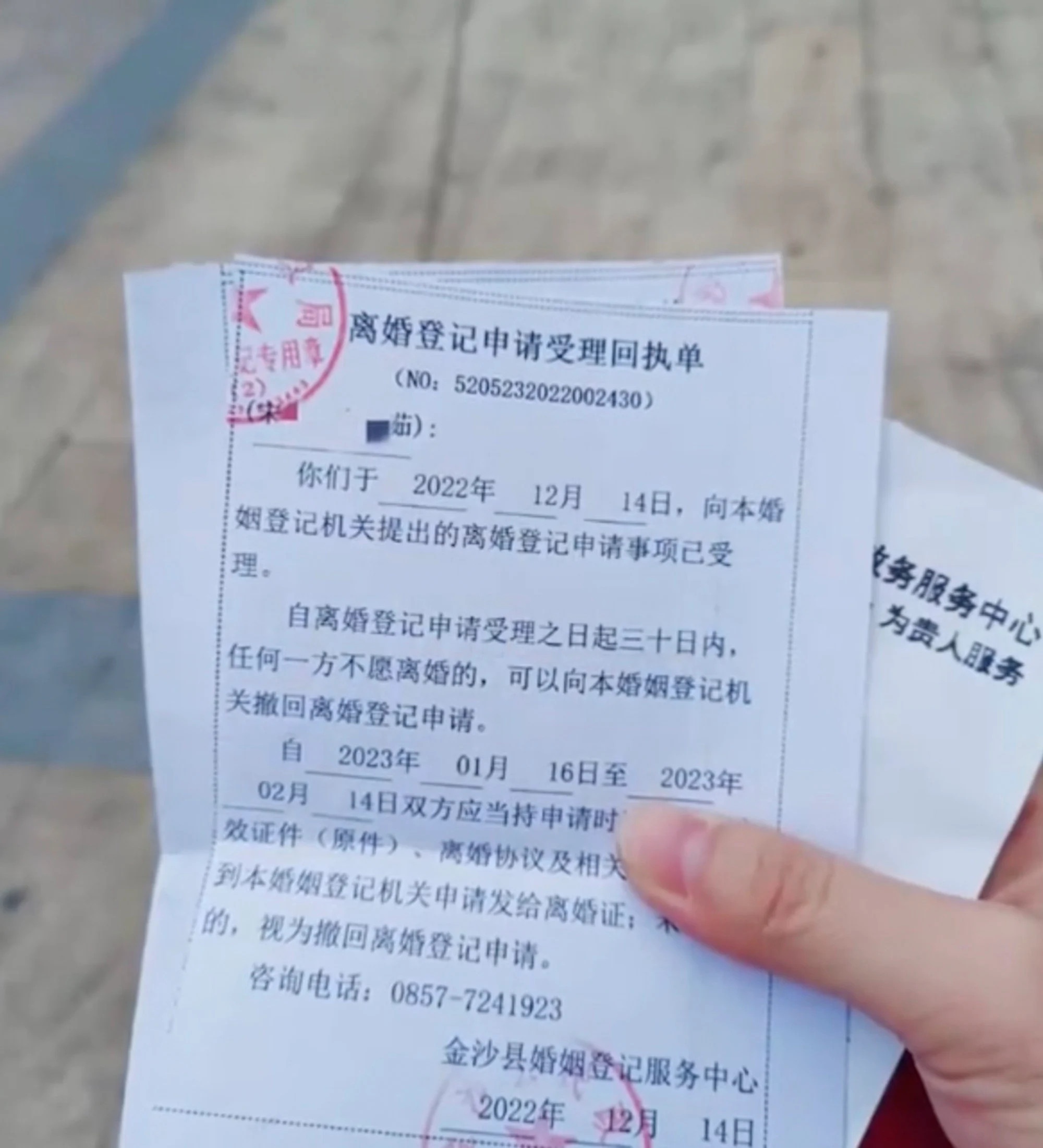 chồng chăm vợ mắc Covid-19 ảnh 2 chong cham vo mac Covid-19 anh 2