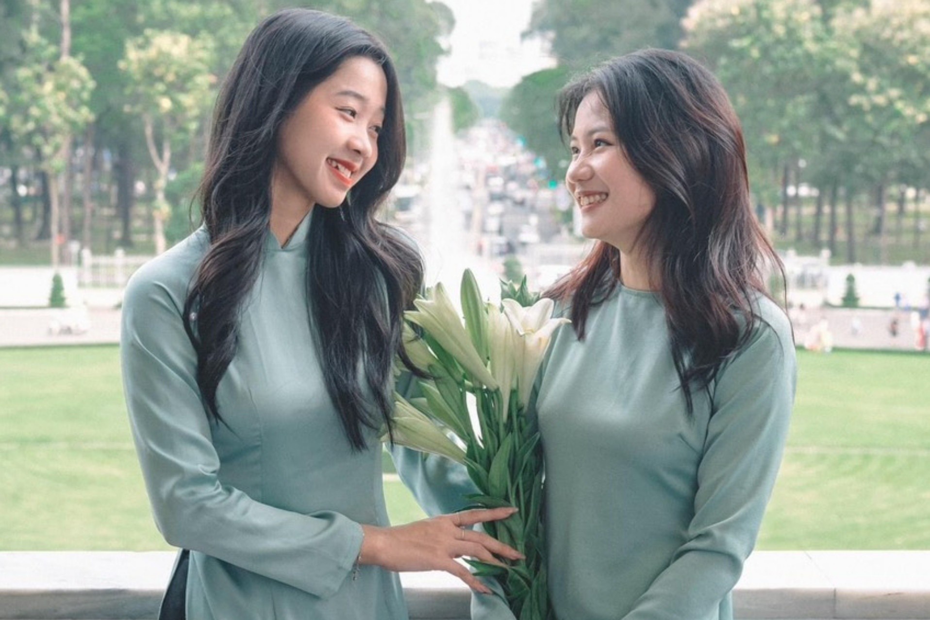 Cho thue ao dai Tet, chu tiem thu lai lon, tiep khach xuyen trua hinh anh