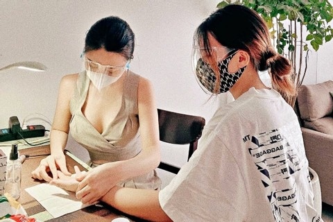 Kiem bon tien nho dich vu xam not ruoi phong thuy ngay can Tet hinh anh