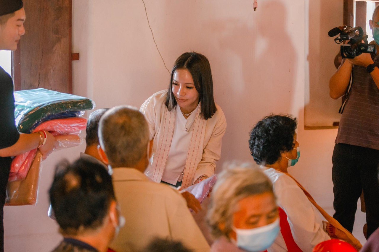 con gai ty phu Singapore anh 1