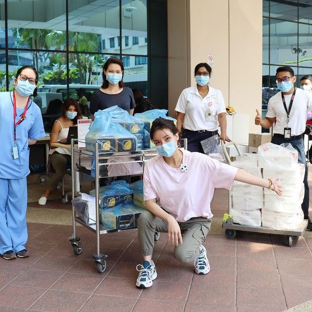 con gai ty phu Singapore anh 2