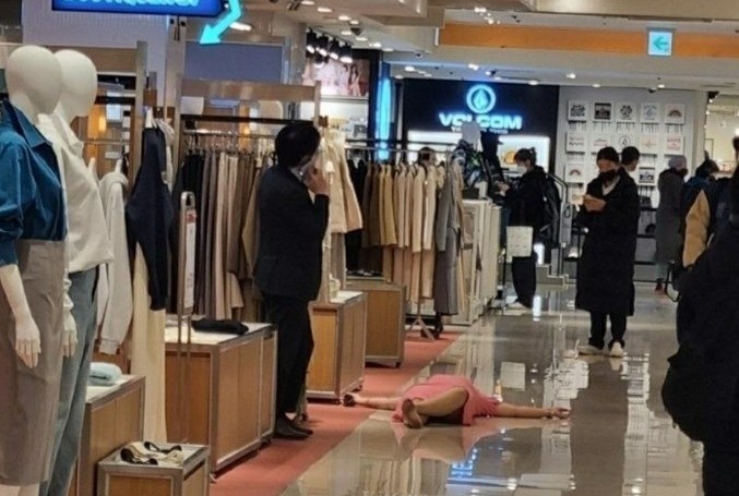 YouTuber Han Quoc nao loan cua hang bach hoa hinh anh