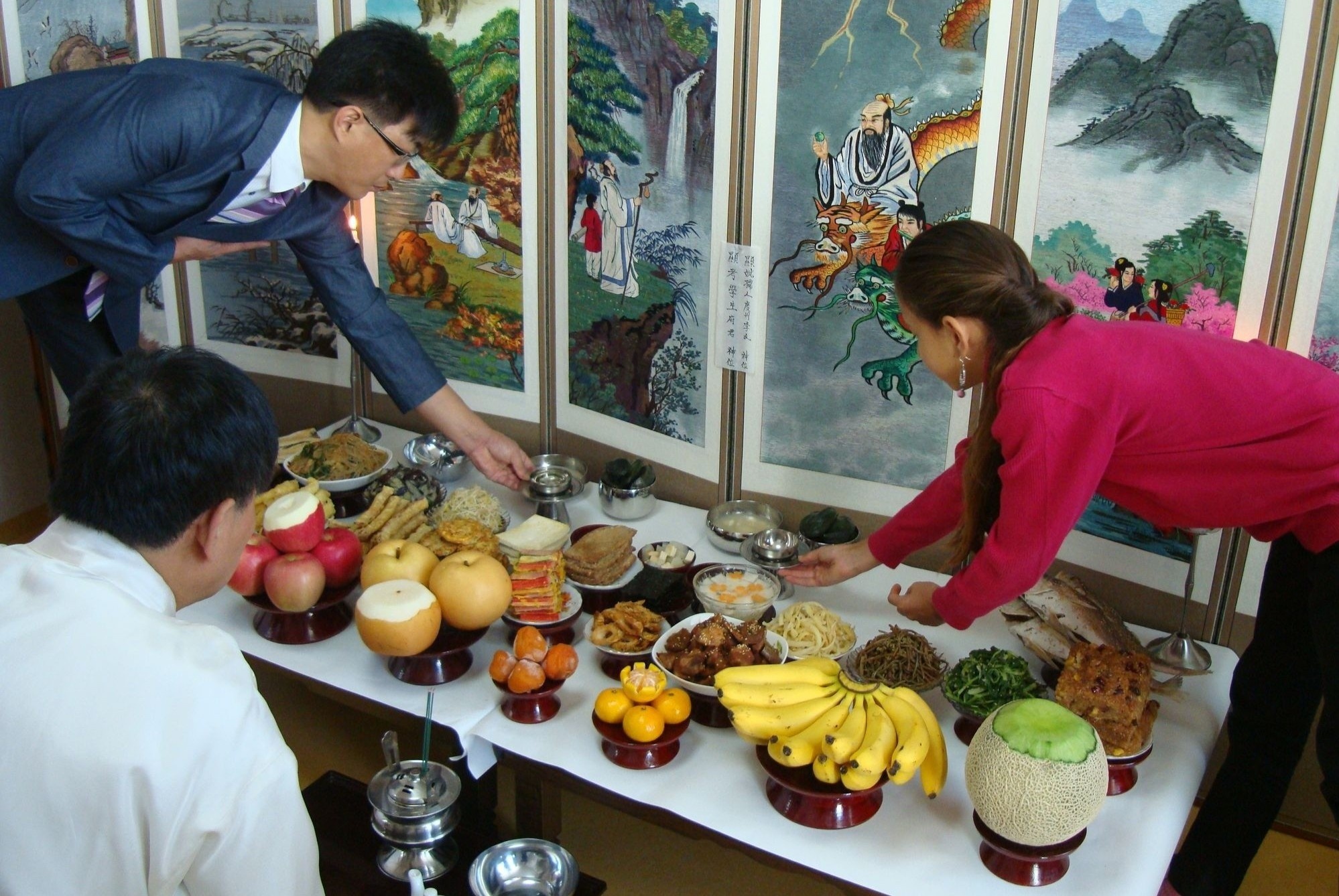 Nguoi Han thay doi cach cung to tien trong Tet hinh anh