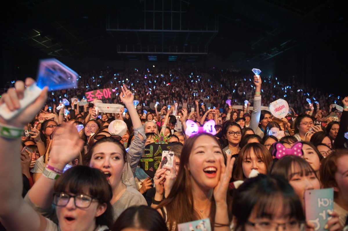 Bi lua tien khi mua ve gap than tuong Kpop hinh anh