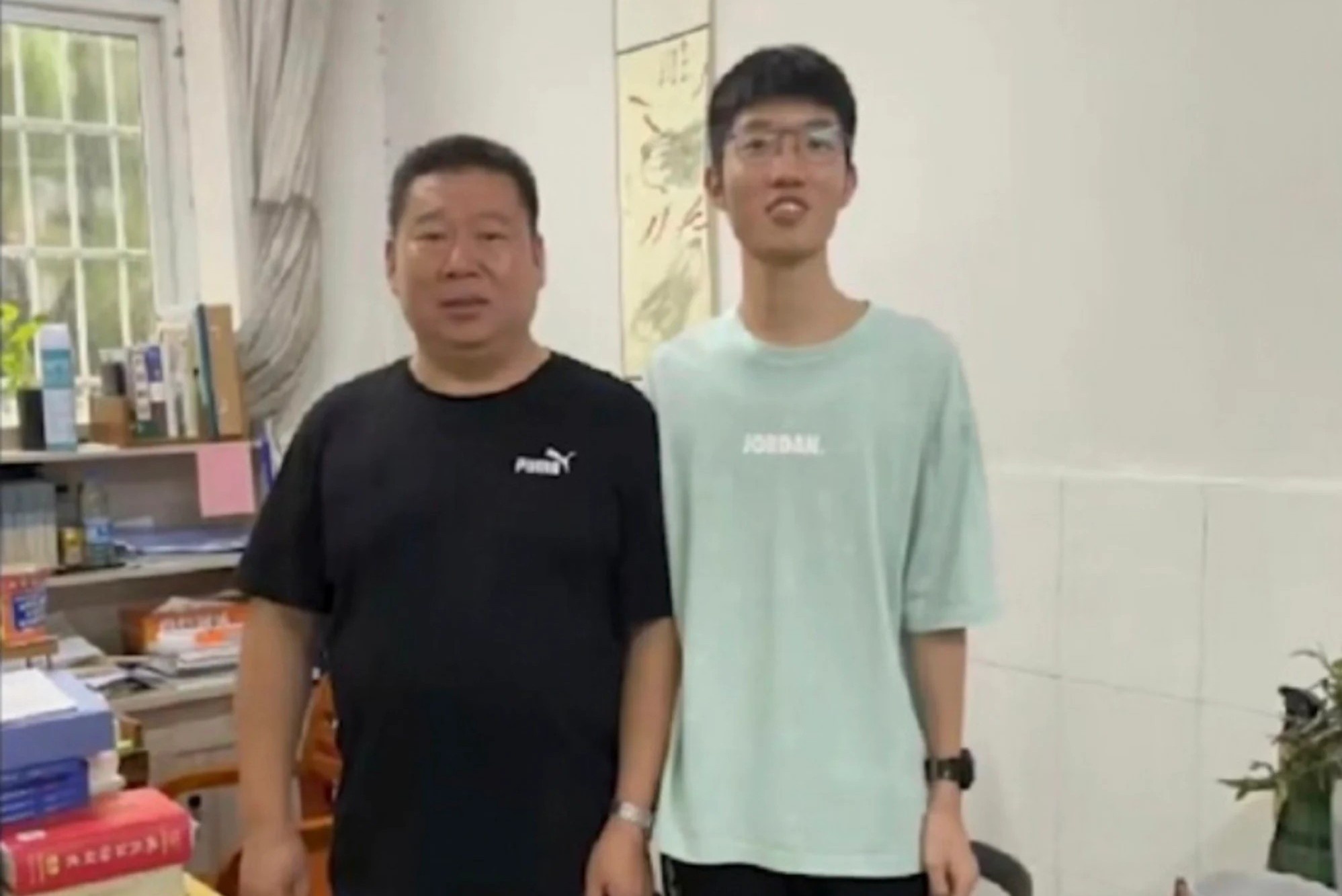 Hon 1.000 nguoi tham du tang le nam giao vien Trung Quoc hinh anh