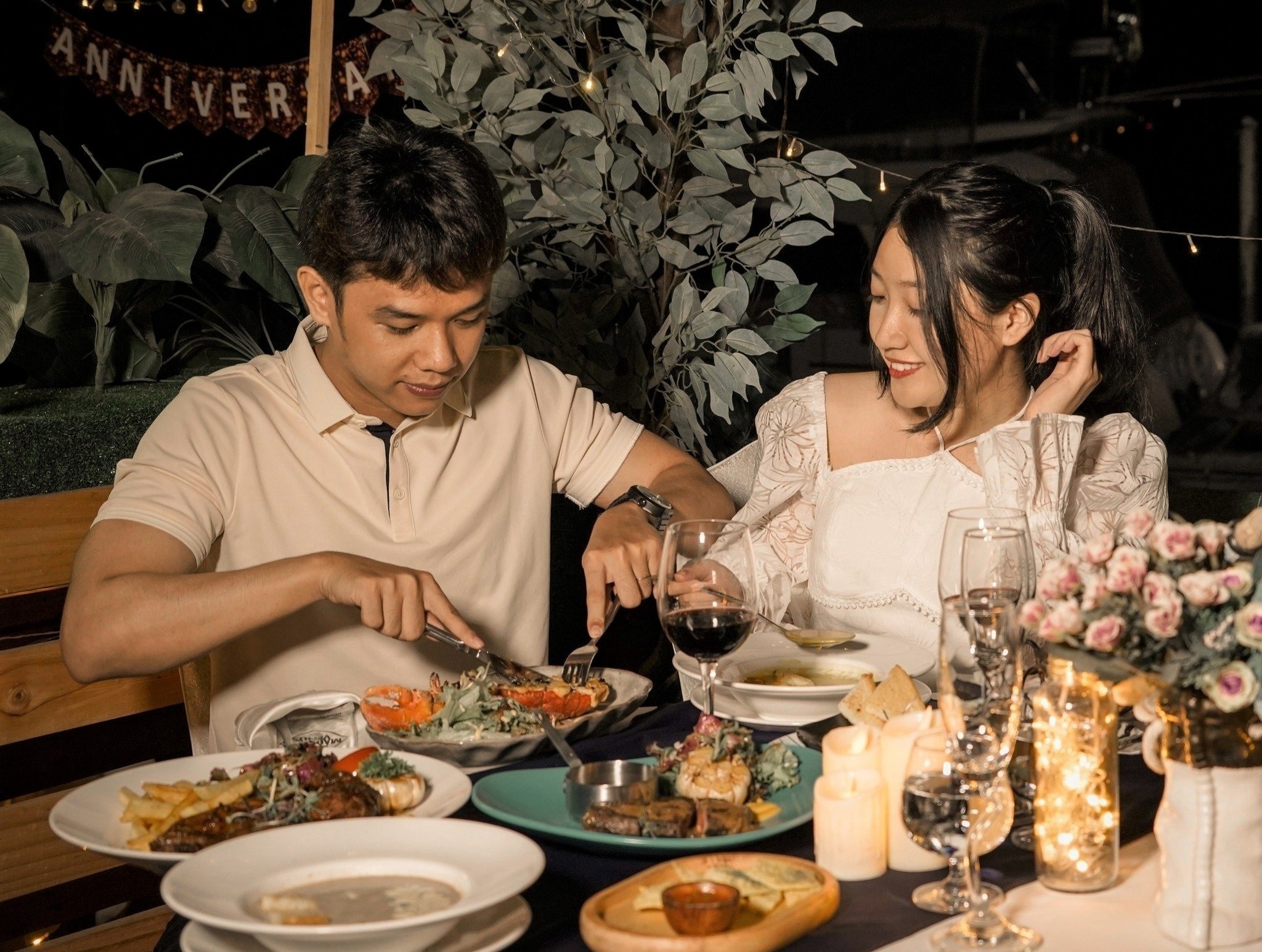 đặt bàn lễ tình yêu ảnh 3 dat ban le tinh yeu anh 3