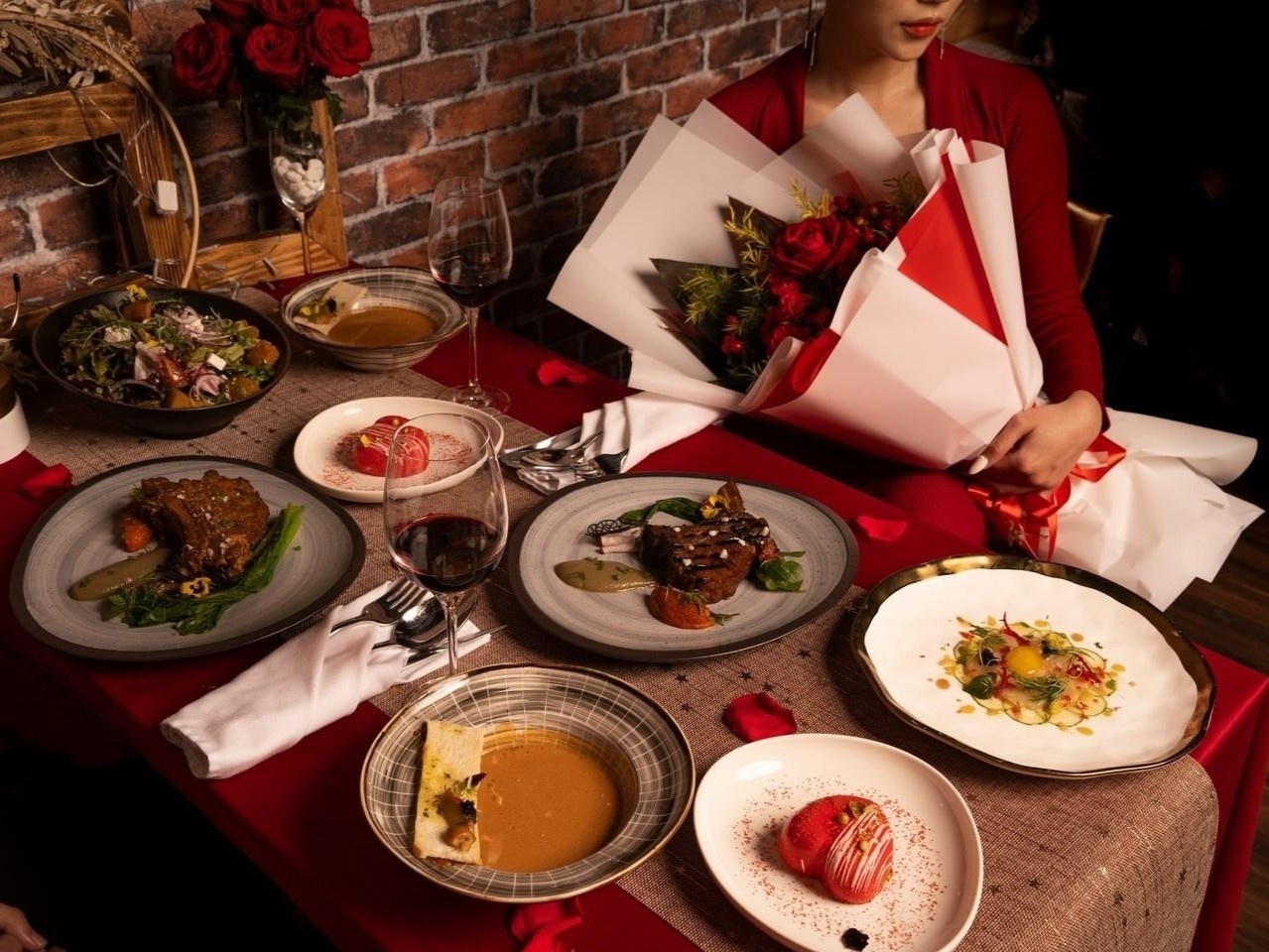 đặt bàn lễ tình yêu ảnh 4 dat ban le tinh yeu anh 4