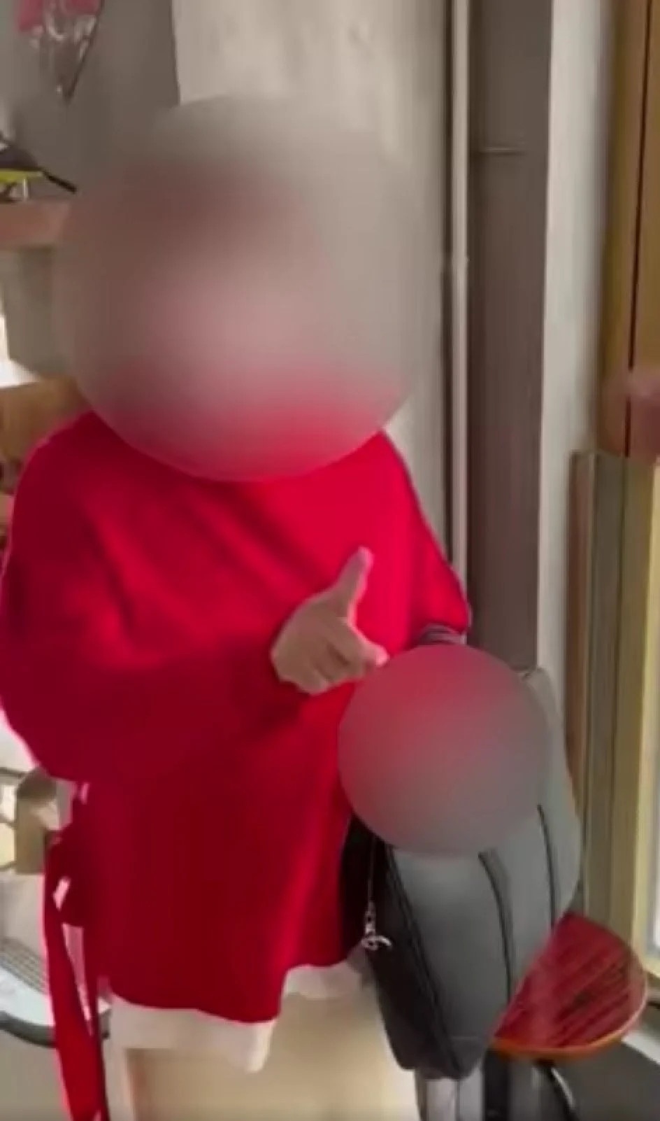 xuc pham boi ban anh 1