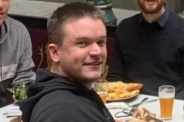 Danh tinh vi khach tip 10.000 USD cho nu phuc vu hinh anh