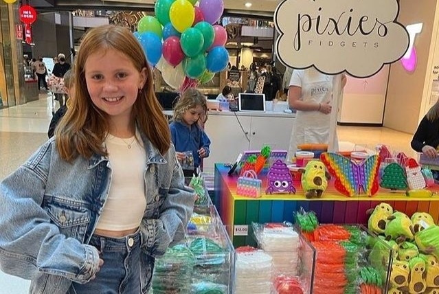 'Nghi huu' o tuoi 11 sau khi kiem hang tram nghin USD/thang hinh anh