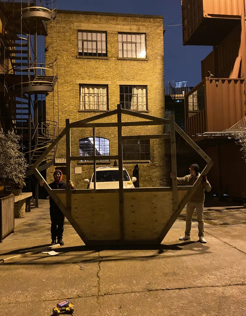 song trong thung rac anh 5