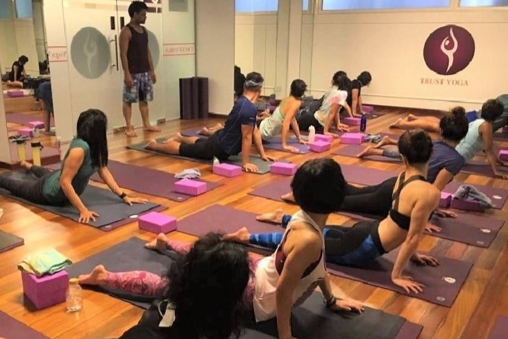 Giao vien yoga bi phat 4.000 SGD vi quay roi hoc vien hinh anh