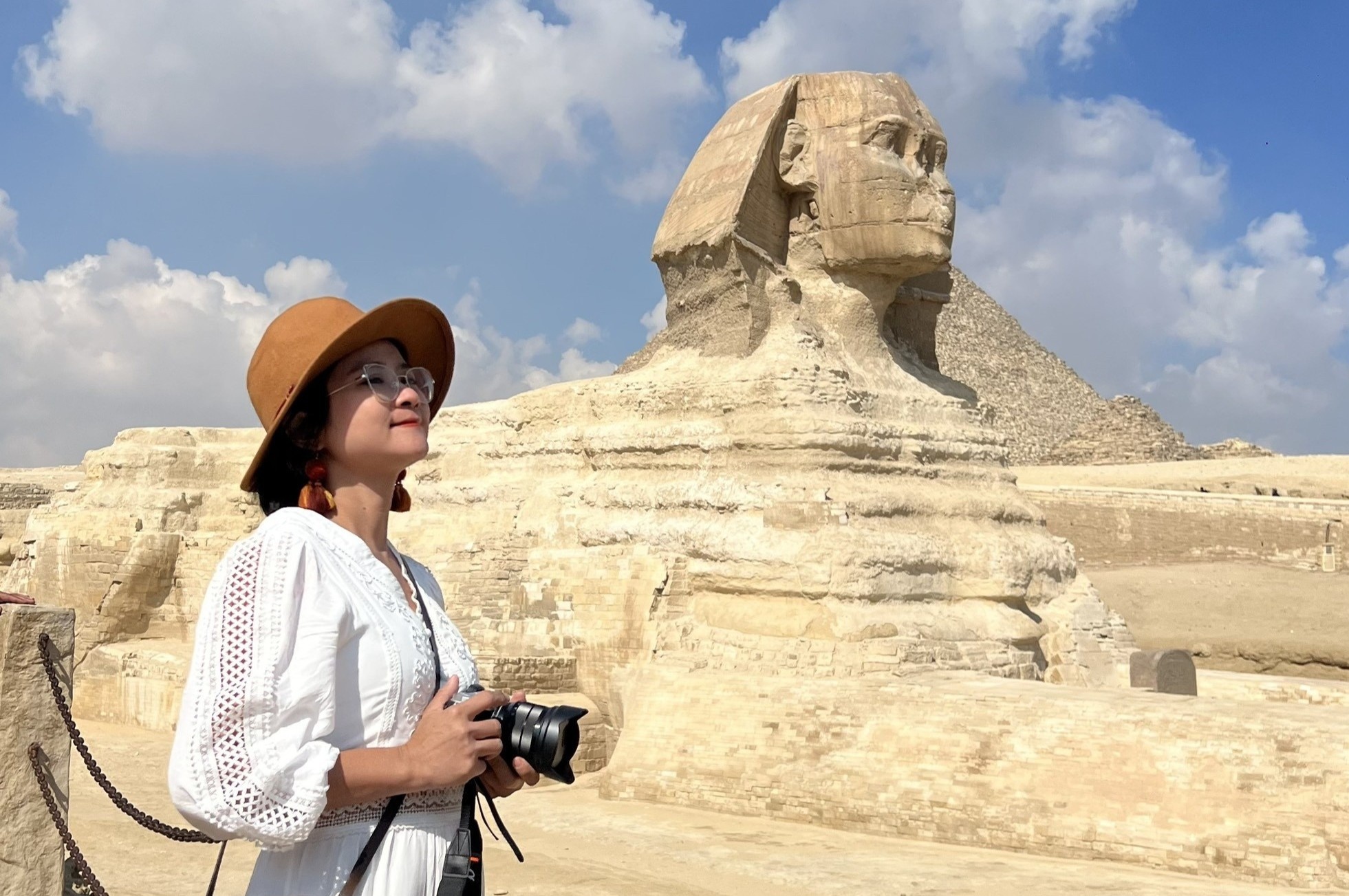 Co gai Viet den tham 'vung dat cua nhung vi than' hinh anh