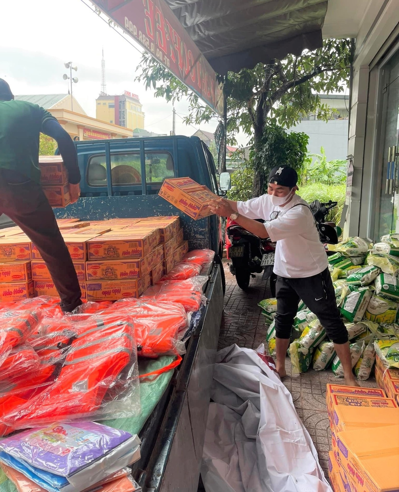 nước uống miễn phí ảnh 1 nuoc uong mien phi anh 1