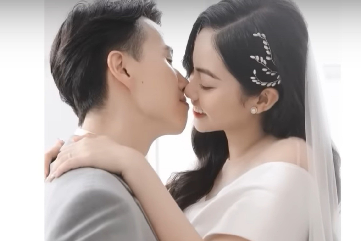 Chuyen bay dinh menh se duyen co gai Viet xinh xan va chang IT xu Han hinh anh