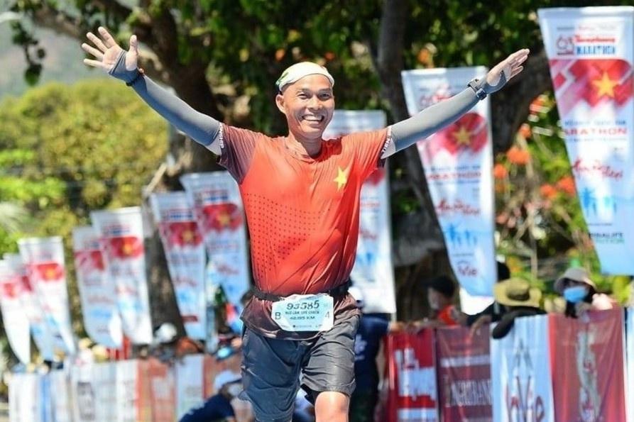 Ung thu mau van hoan thanh marathon 70 km: Than chet chao thua toi hinh anh