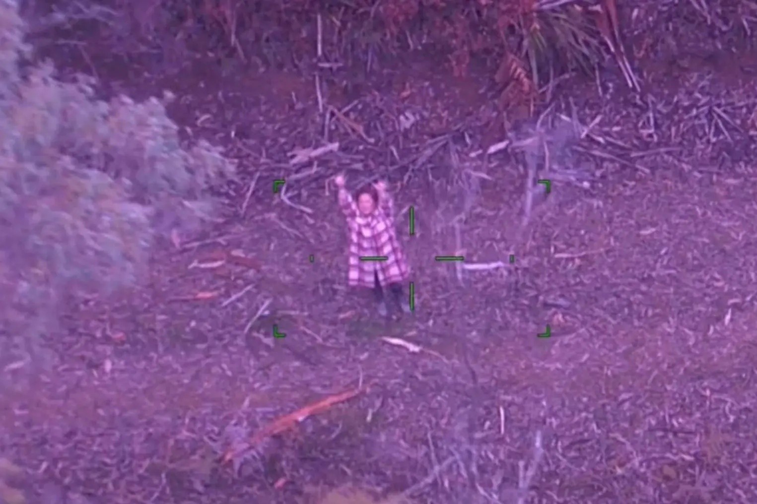 Nguoi phu nu duoc giai cuu sau 5 ngay mac ket trong rung hinh anh