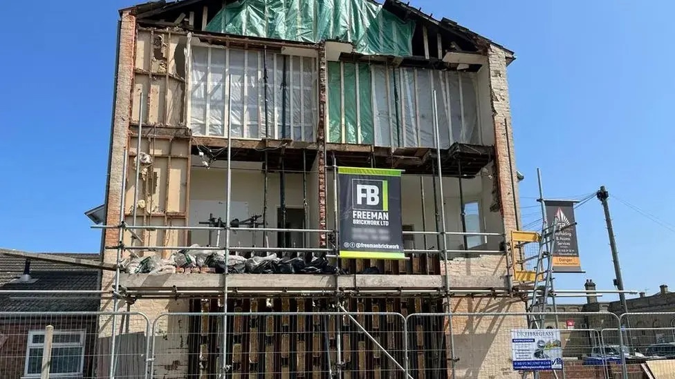 graffiti trên tường nhà ảnh 2 graffiti tren tuong nha anh 2