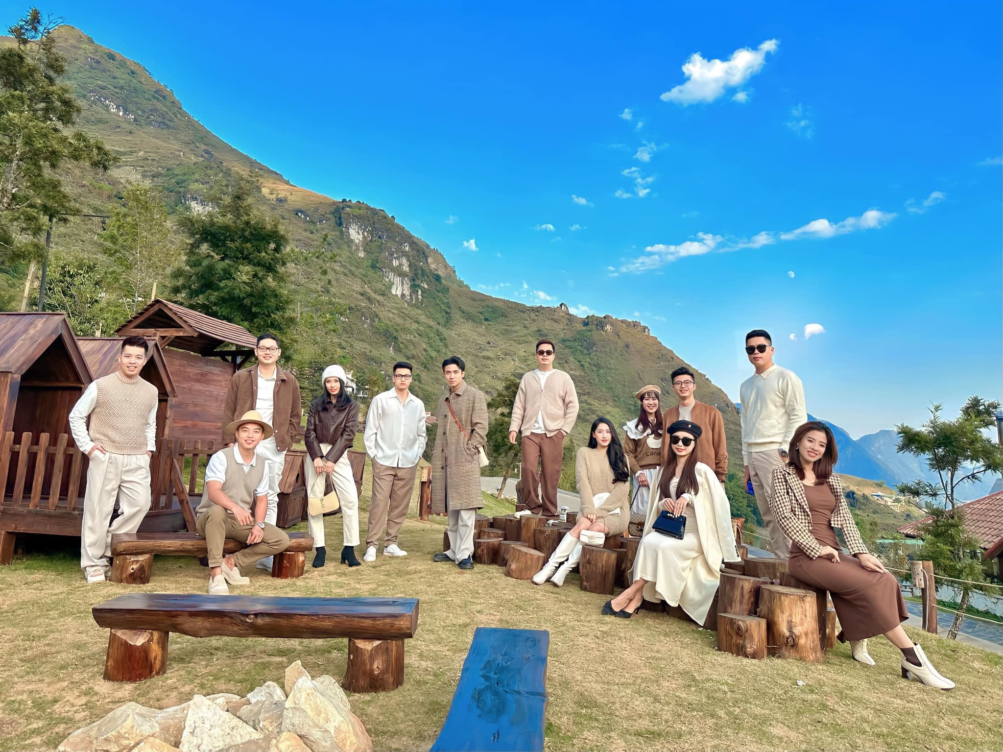 nhom ban di du lich anh 10