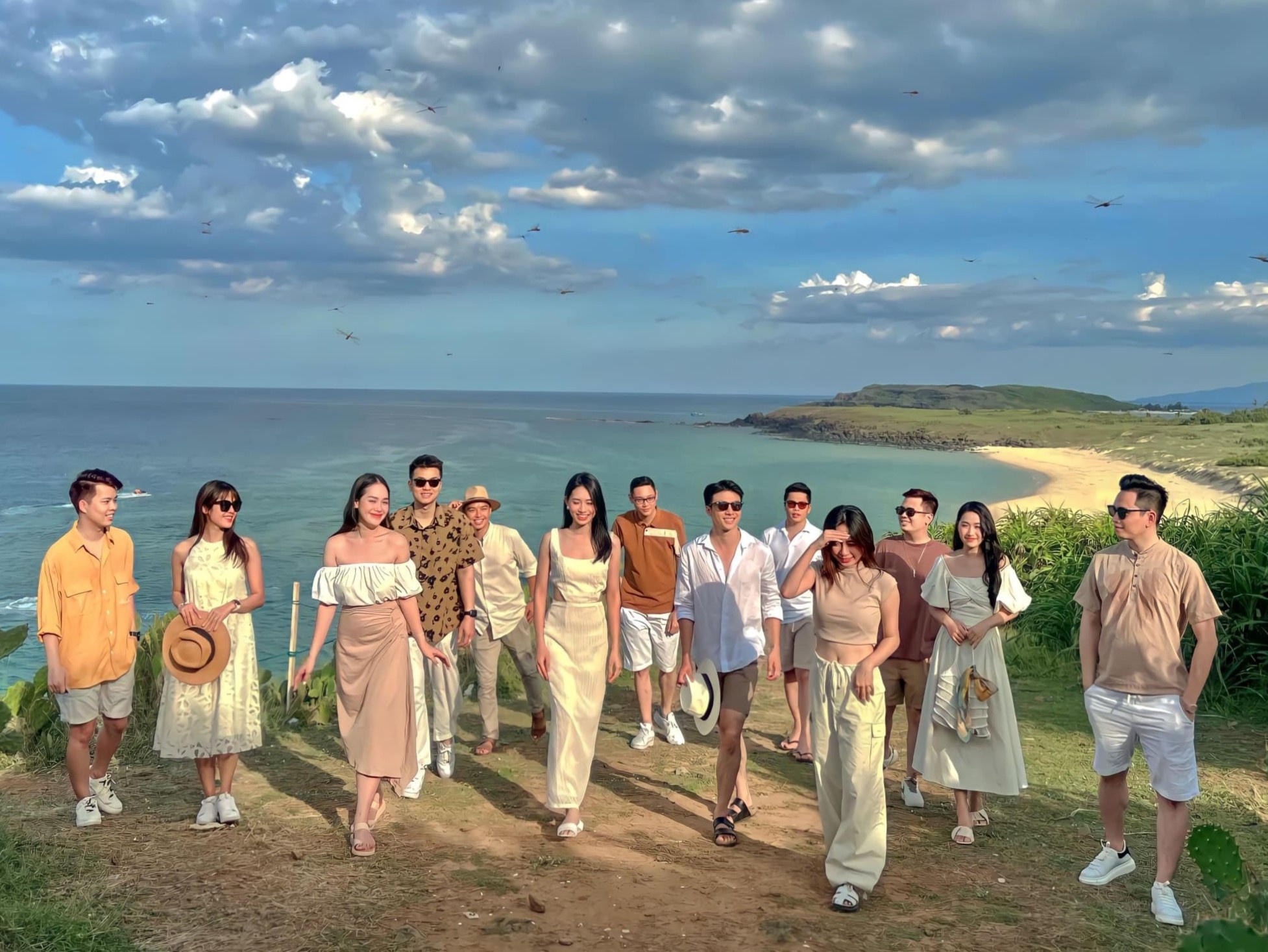 nhom ban di du lich anh 6