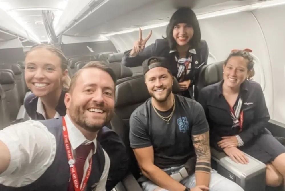 Chuyen bay chi con mot hanh khach sau khi delay 18 tieng hinh anh