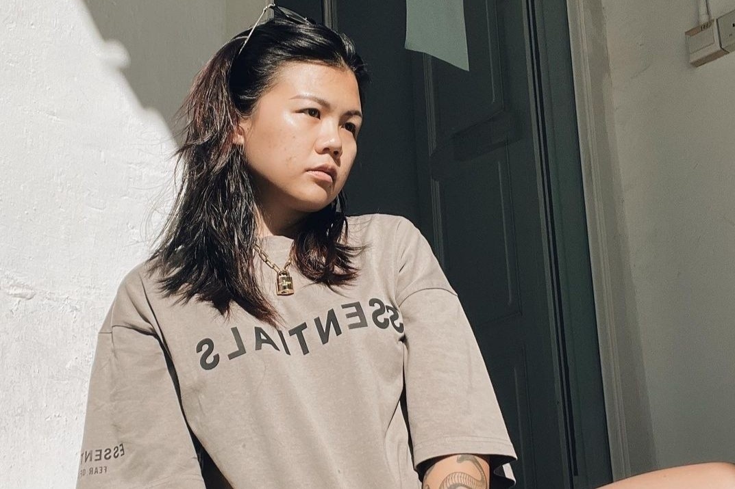 TikToker bi chi trich vi loi dung em gai tu ky de kiem tien hinh anh