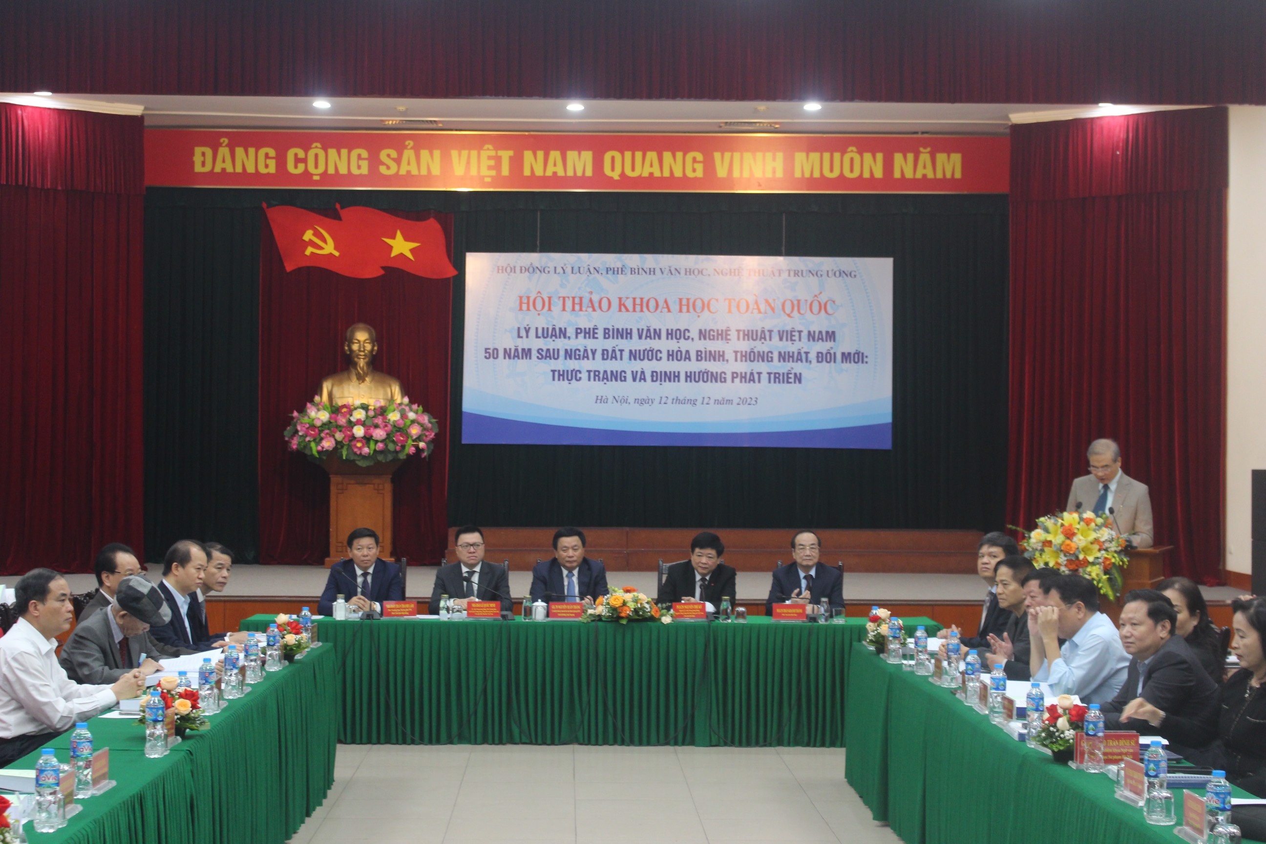 ly luan phe binh anh 2