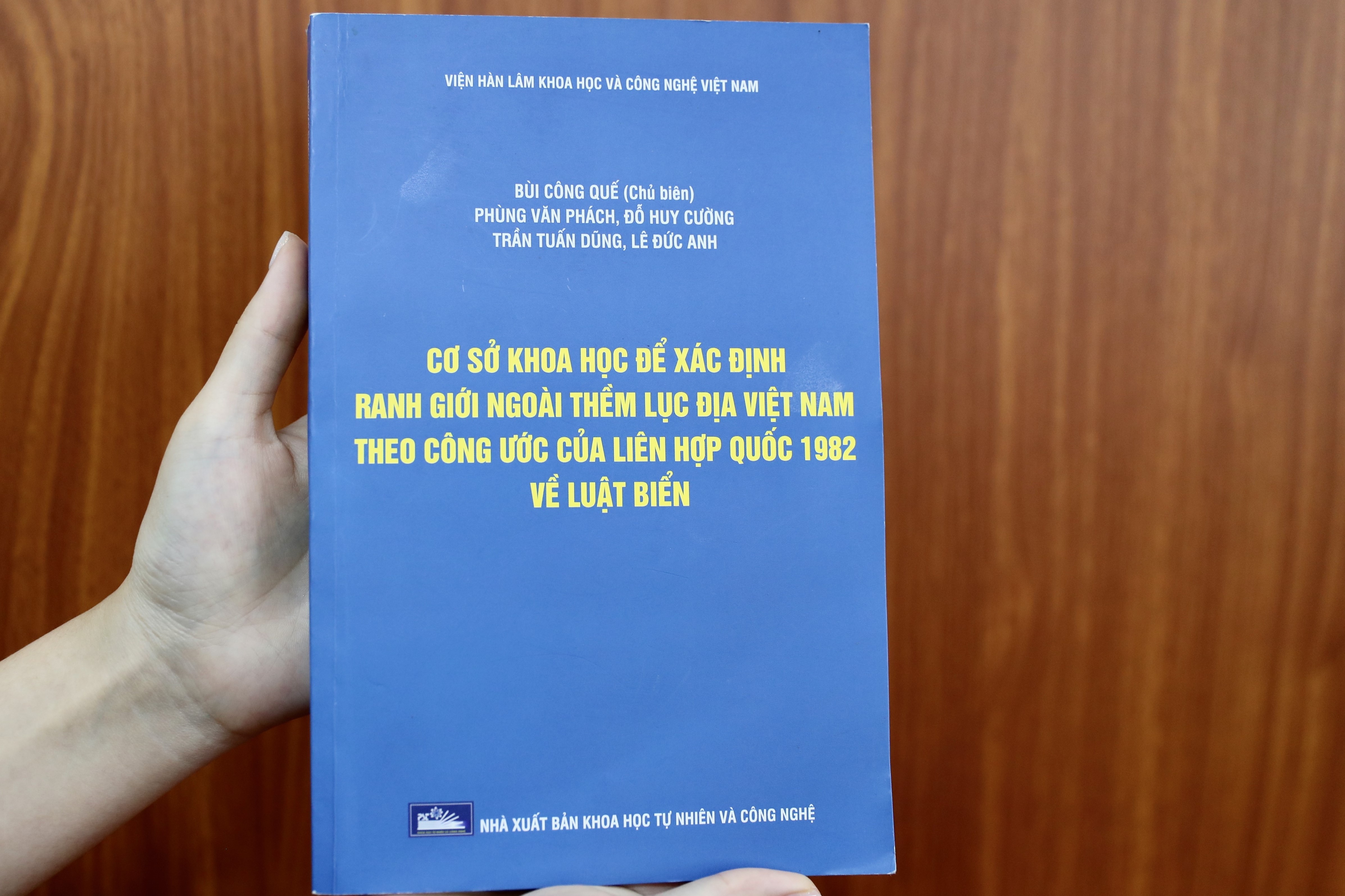 Gia tri cua cuon sach ve vung bien Viet Nam hinh anh