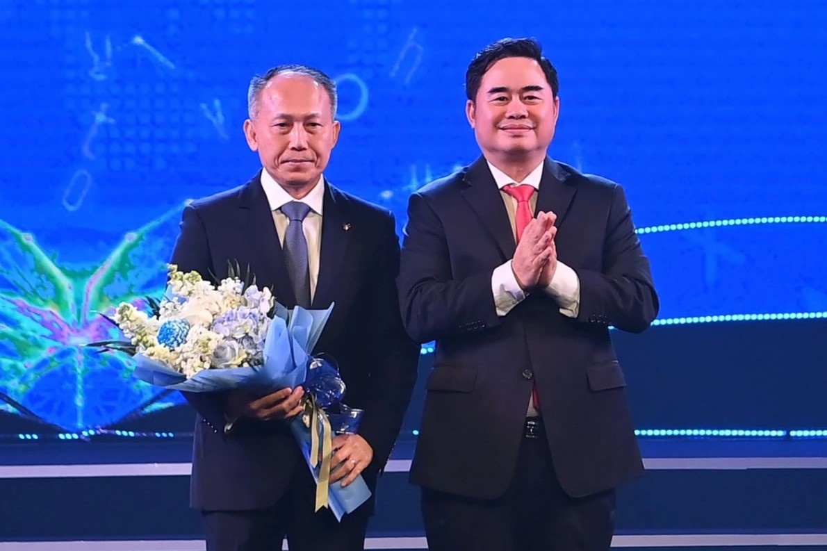 Doanh nghiep cung Giai thuong Sach Quoc gia lan toa sach hay, gia tri hinh anh